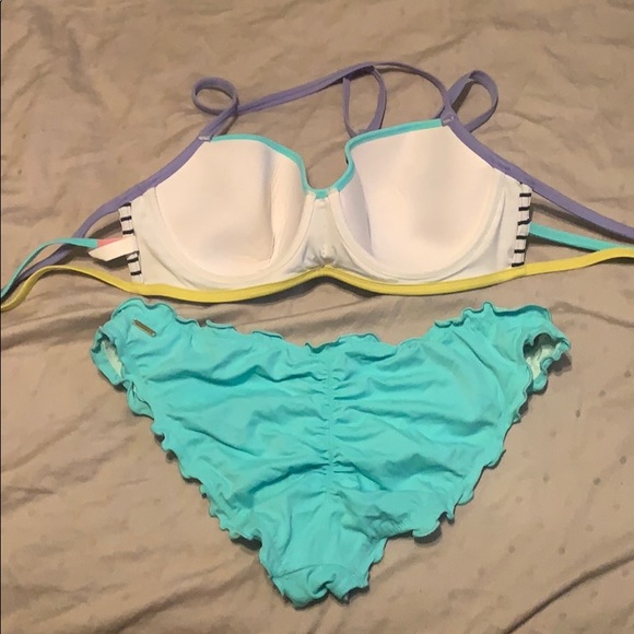 VS Bathing Suit - Top: 36D, Bottom: Large - Picture 4 of 4